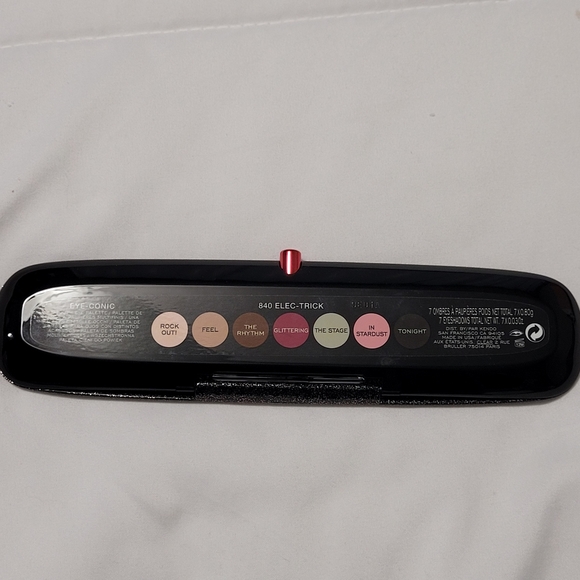 Marc Jacobs eyeshadow pallette - Picture 3 of 7